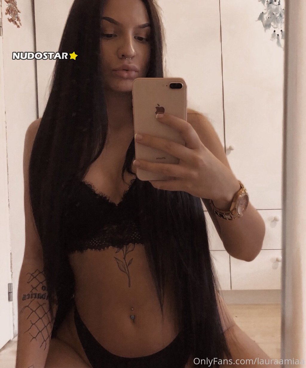 Mia aka Lauramia Onlyfans Nude Leaks 1